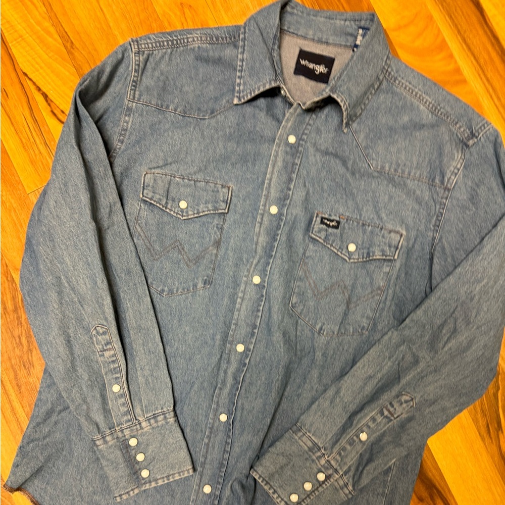 Vintage pearl snap large wrangler denim shirt